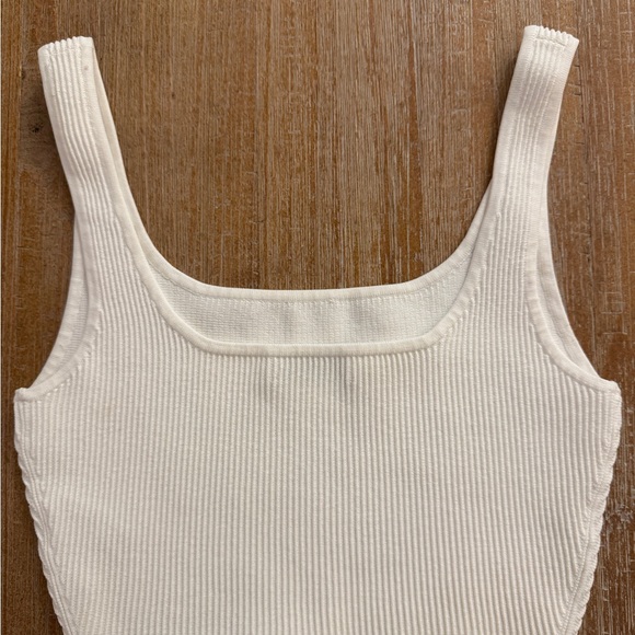 Aritzia Babaton White Ribbed Contour Tank size medium - Picture 2 of 3